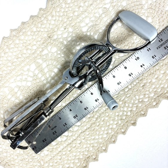 Vintage Rotary Hand Mixer Kitchen Utensil Whisk Manual Crank - Picture 10 of 10
